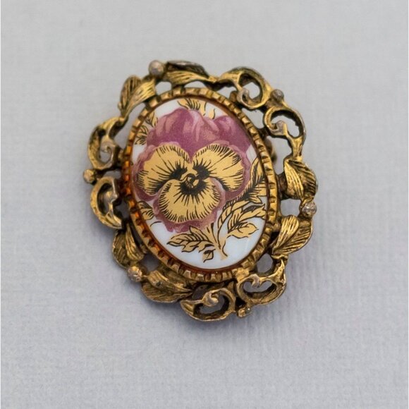 Aged gold frame viola flower vintage brooch (C6) - Picture 1 of 2